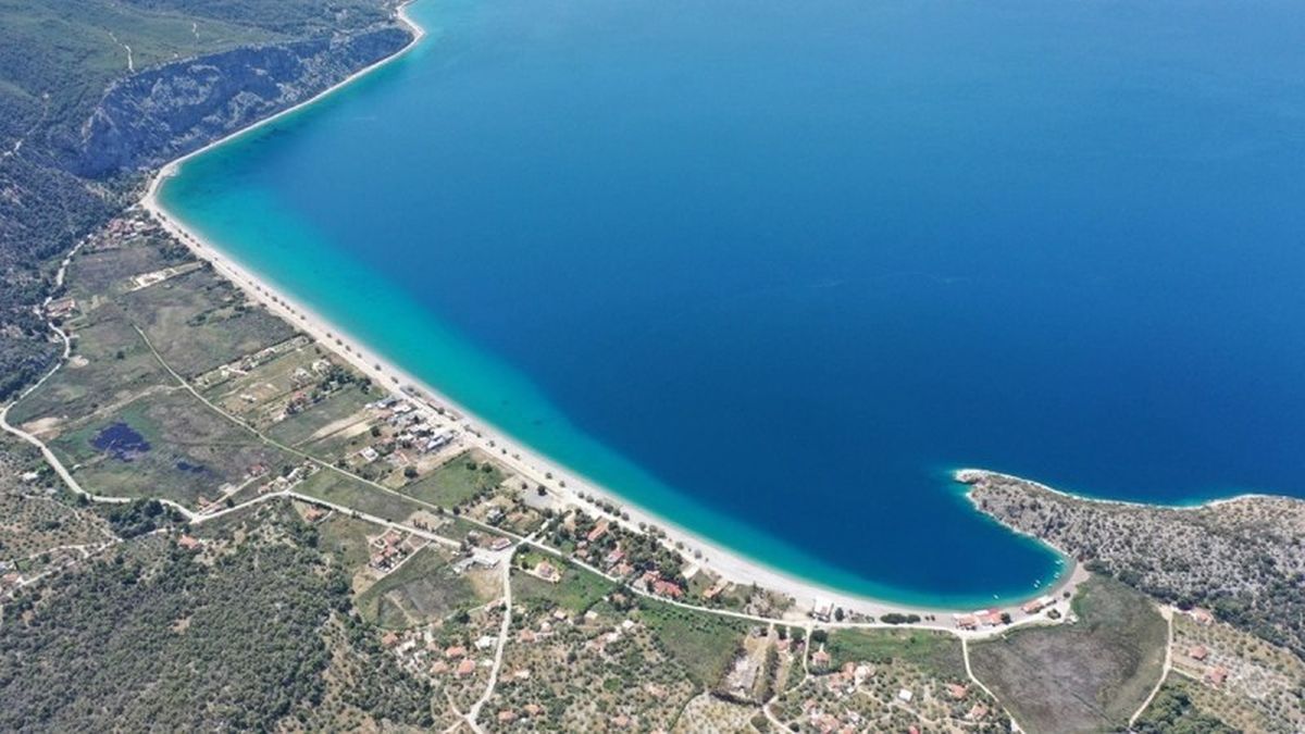 «Παράδεισος» που θυμίζει Ιόνιο: Ιδανικός προορισμός για ανάσα δροσιάς μόνο 70 λεπτά από την Αθήνα