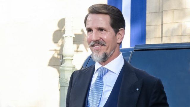 Στέψη Βασιλιά Καρόλου: Στο Λονδίνο με την οικογένειά του ο τέως διάδοχος Παύλος – Η κίνηση που προβλημάτισε