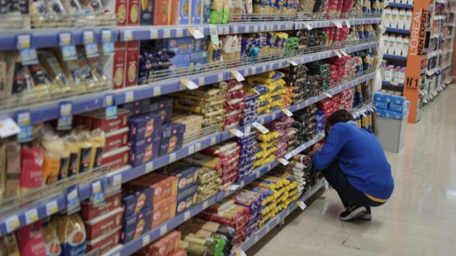 Στο 3% ο πληθωρισμός τον Απρίλιο: Μείωση στις τιμές ηλεκτρισμού και φυσικού αερίου – Ραγδαία αύξηση στα τρόφιμα (video)