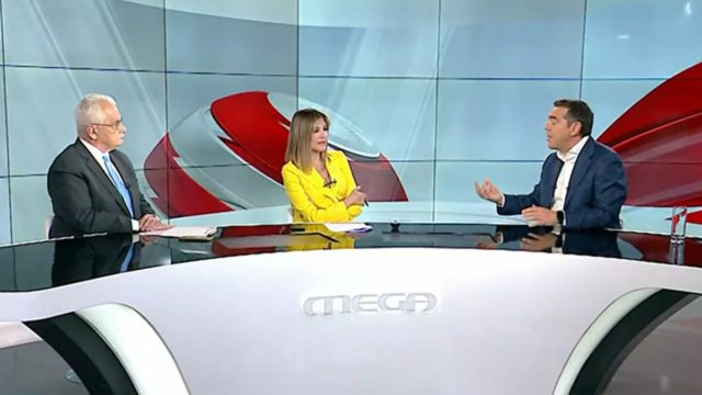 «Μην τσακωθείτε τώρα!»: Ο Αλέξης Τσίπρας σε ρόλο… πυροσβέστη στο νέο επεισόδιο Τζίμα – Πρετεντέρη (Video)