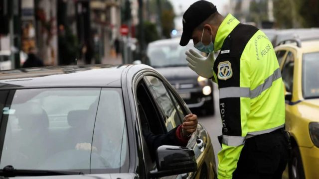 Πρόστιμο έως 200 ευρώ σε Έλληνες οδηγούς – «Βαρύς πέλεκυς» για κάρτα που αγνοούν οι περισσότεροι