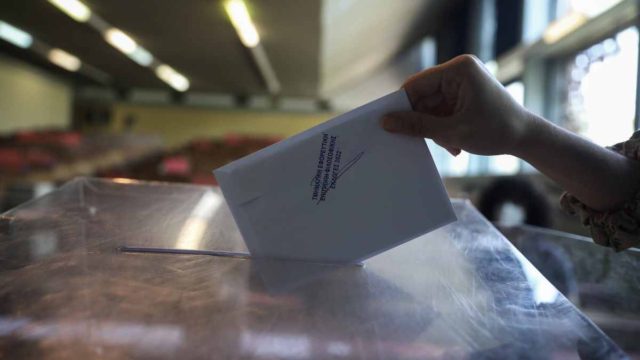 Εκλογές 2023: Πού ψηφίζω, μέχρι πόσους σταυρούς βάζω –  Τι ισχύει για ετεροδημότες, εκλογικές άδειες