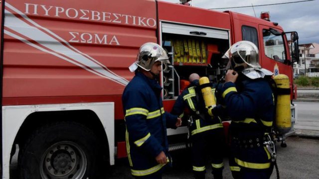 Συναγερμός στην Πυροσβεστική – Φωτιά σε κτήριο στον Πειραιά