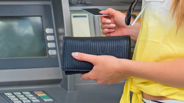 «Ριφιφί» στα ΑΤΜ – Απάτες απειλούν άμεσα τα λεφτά σας