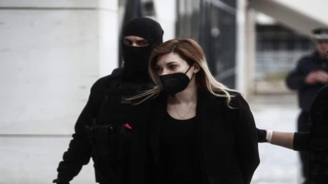 Αιχμές παιδοχειρουργού για την Ρούλα Πισπιρίγκου: «Ο πατέρας ήταν πιο συναισθηματικός χάιδευε το παιδί, έκλαιγε! Η μητέρα ήταν πιο απομακρυσμένη» (Video)