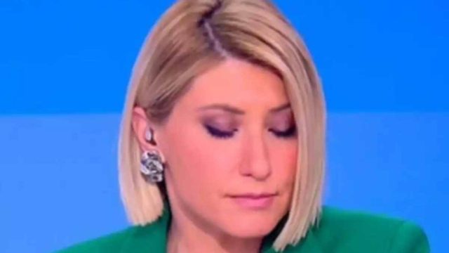 Κατέβασε «παροχή» η Σία Κοσιώνη: Ξέχασε τι ήθελε να πει από την κούραση – «Με συγχωρείτε…»