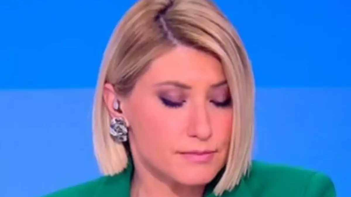 Κατέβασε «παροχή» η Σία Κοσιώνη: Ξέχασε τι ήθελε να πει από την κούραση – «Με συγχωρείτε…»