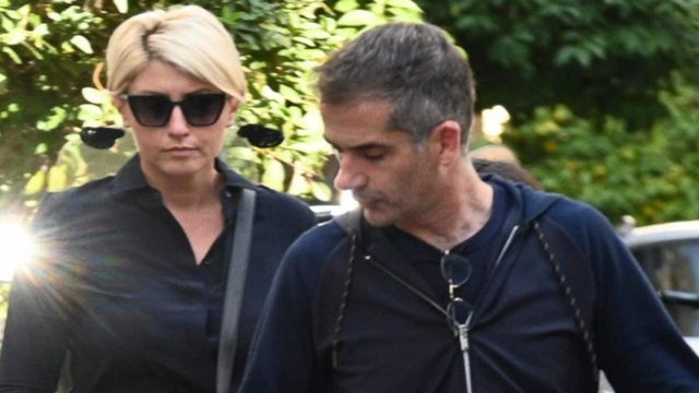 Δεν την συνόδευσε ο Κώστας Μπακογιάννης: Η χαλαρή βόλτα της Σίας Κοσιώνη πριν την Κυριακή των εκλογών με…
