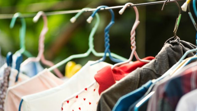 Σιδέρωμα χωρίς κόπο: Tips για να φαίνονται τα ρούχα σας πάντα άψογα