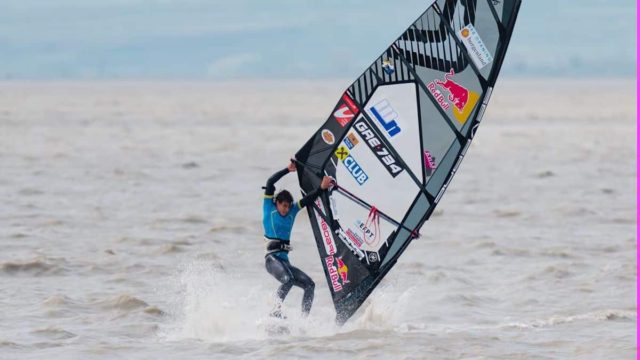 Ο Lennart Neubauer κερδίζει το 1ο του EFPT Surf Opening 2023 στην Αυστρία