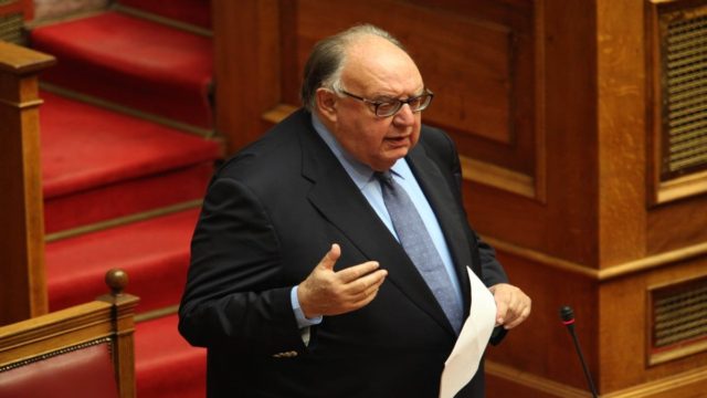 Θεόδωρος Πάγκαλος: «Του χρωστάω μεγάλη ευγνωμοσύνη! Το μυαλό, η ευφυΐα του, η μόρφωσή του…» – Με τρεμάμενη φωνή μιλά η επί 18 χρόνια πιο στενή του συνεργάτιδα για τον θάνατό του (Video)