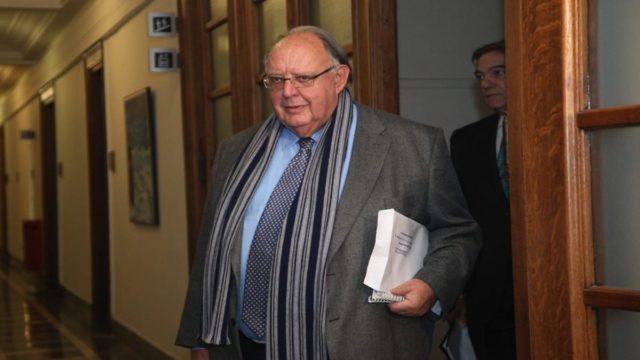 Θεόδωρος Πάγκαλος: «Βρίσκομαι κάτω από τα όρια της φτώχειας. Ζω με σύνταξη 370 ευρώ!» – Η συνέντευξή του το 2018 που είχε προκαλέσει αίσθηση (Video)