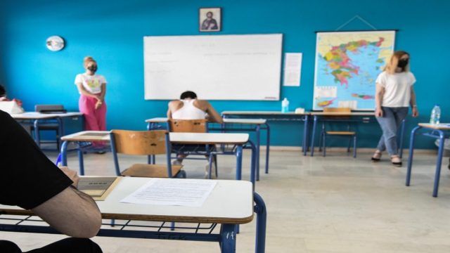 Νέο φιάσκο με την Τράπεζα θεμάτων! “Έπεσε” και σήμερα το σύστημα – Στον “αέρα” οι εξετάσεις των μαθητών (Video)