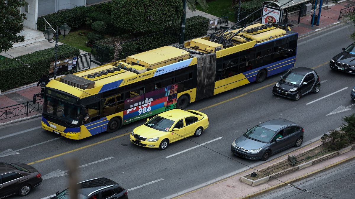 Σοκ στο τρόλεϊ: Οδηγός έβγαλε όπλο σε επιβάτη – Τι βρέθηκε πάνω του κατά τη σύλληψη