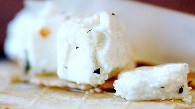 Αν μυρίζει άσχημα η φέτα σας, πετάξτε την αμέσως!