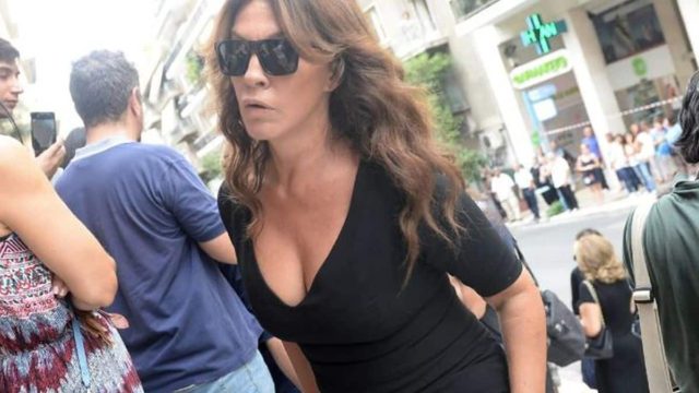 Πρωτοσέλιδο-σοκ περιοδικού με ολόγυμνη τη Βάνα Μπάρμπα (ΦΩΤΟ)
