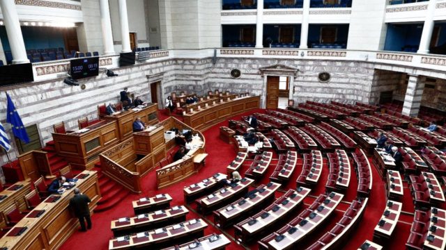«Γελούν και οι πέτρες»: Ο υποψήφιος βουλευτής που πήγε με καφέ για να δει αν εκλέχτηκε