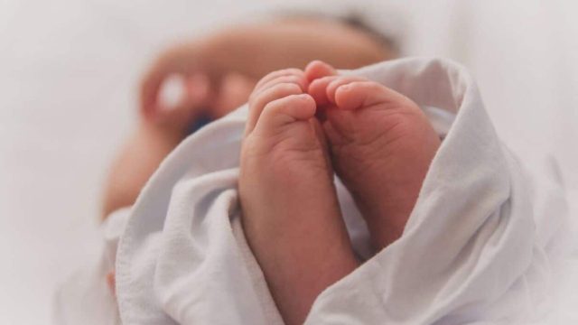 Τραγωδία στην Άρτα: Από θερμοπληξία και έλλειψη οξυγόνου πέθανε το βρέφος – Τα πρώτα λόγια του πατέρα