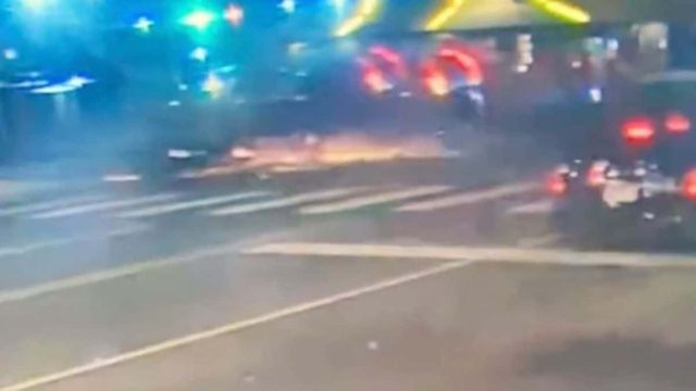 Σοκαριστικό βίντεο: SUV παραβίασε το «κόκκινο» και σκότωσε πέντε κοπέλες!