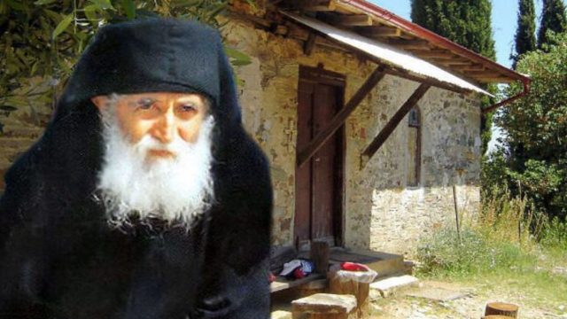 «Χαρακιά» στην ψυχή η προφητεία του Αγίου Παϊσίου – «Θα γίνει πόλεμος και οι Έλληνες θα…»