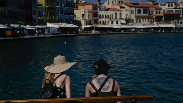 Καλοκαιρινή άδεια: Πόσες μέρες δικαιούστε – Πώς πληρώνεται και πότε λαμβάνεται