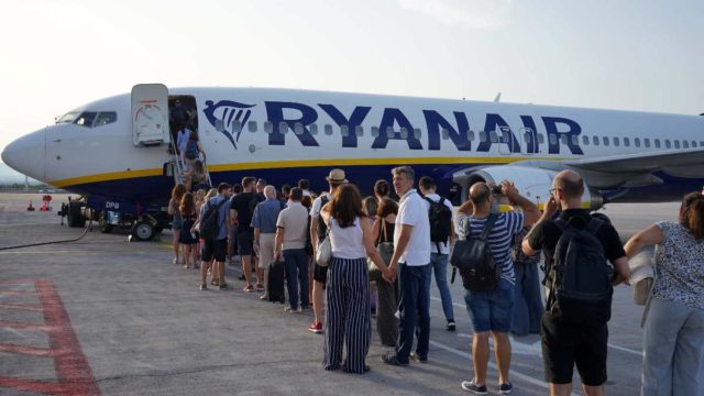 Κατάρρευση τιμών στη Ryanair: Απίθανη προσφορά με αεροπορικά εισιτήρια από 13 ευρώ!
