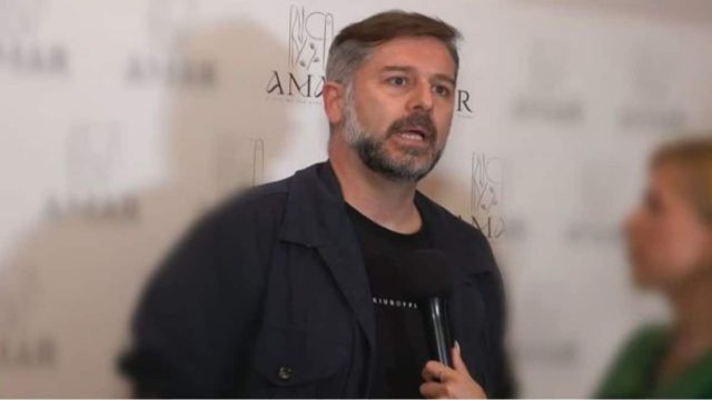 «Το παιδί αρχίζει και…» – “Λύγισε” ο Αλέξανδρος Μπουρδούμης μετά το διαζύγιο από την Λένα Δροσάκη (Video)