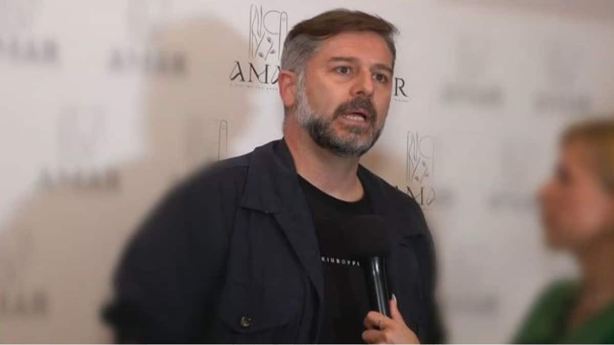 «Το παιδί αρχίζει και…» – “Λύγισε” ο Αλέξανδρος Μπουρδούμης μετά το διαζύγιο από την Λένα Δροσάκη (Video)