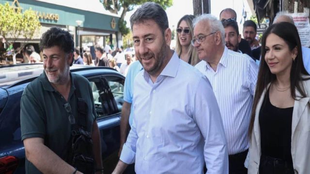 Εκλογές 2023: Σε σχολείο στο Αρκαλοχώρι ψήφισε ο Νίκος Ανδρουλάκης – «Να μην έχουμε άλλα τέσσερα χαμένα χρόνια» (video)