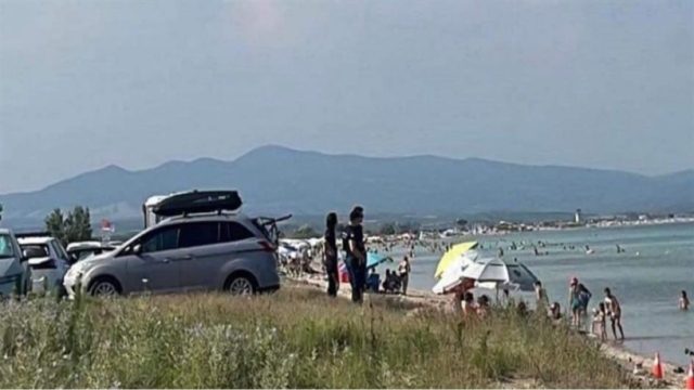 Θρίλερ στην Χαλκιδική: Παιδάκι έπαιζε στην άμμο και ξέθαψε ανθρώπινα οστά (photo)
