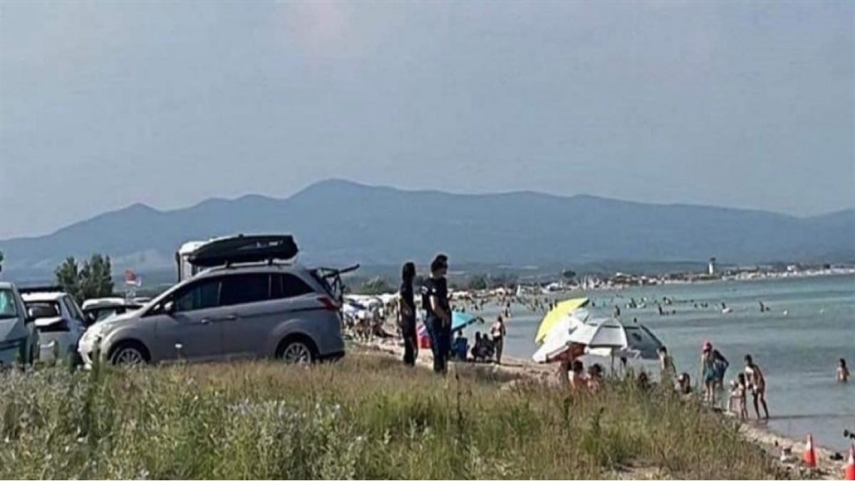 Θρίλερ στην Χαλκιδική: Παιδάκι έπαιζε στην άμμο και ξέθαψε ανθρώπινα οστά (photo)