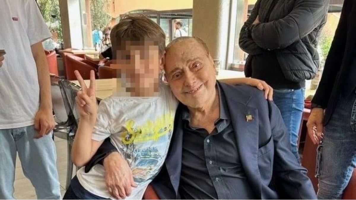 Αυτή είναι η τελευταία φωτογραφία του Σίλβιο Μπερλουσκόνι! Λίγες ώρες πριν μπει στο νοσοκομείο