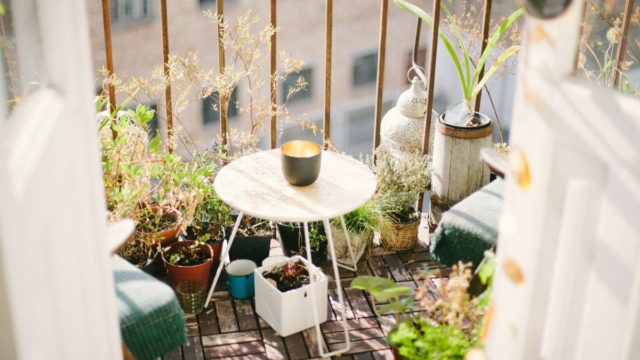 Tips για να μετατρέψεις το μπαλκόνι σου σε όαση δροσιάς – Οι πινελιές που θα κάνουν τη διαφορά