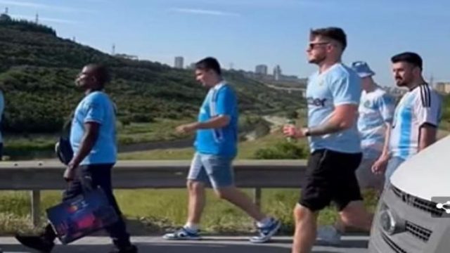 Τελικός Champions League: Παράτησαν ταξί και λεωφορεία και πάνε τρέχοντας στο γήπεδο οι οπαδοί της Σίτι! (video)