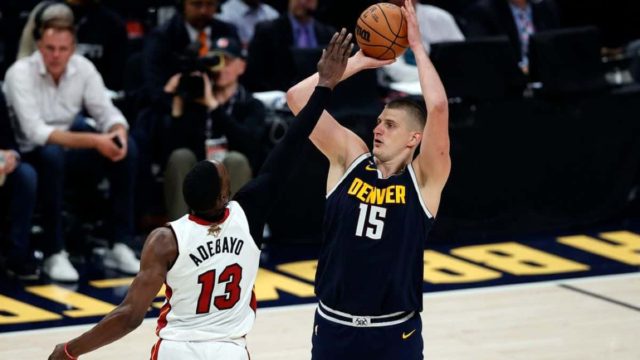 Τελικοί NBA 2023: Έτοιμοι να γράψουν ιστορία οι Νάγκετς – Μια νίκη μακριά από το δαχτυλίδι η παρέα του Γιόκιτς, «άλωσε» ξανά το Μαϊάμι (video)