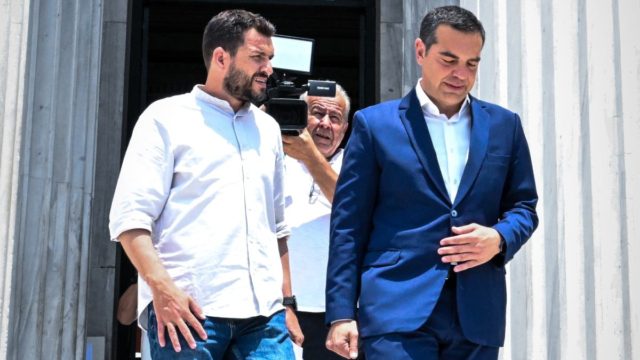Η Φωτογραφία της Ημέρας: Η αλλαγή σελίδας στον ΣΥΡΙΖΑ