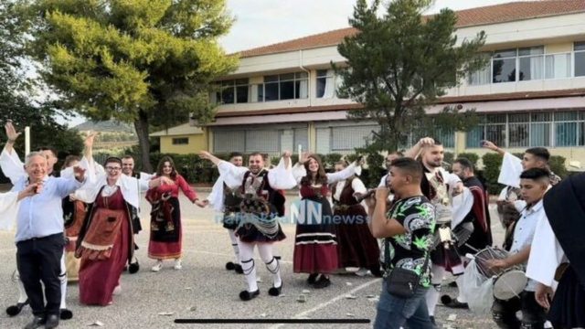 Εκλογές 2023: Με φουστανέλα, νταούλια και ζουρνάδες ψήφισε ο… Αλέξης Τσίπρας! (video)