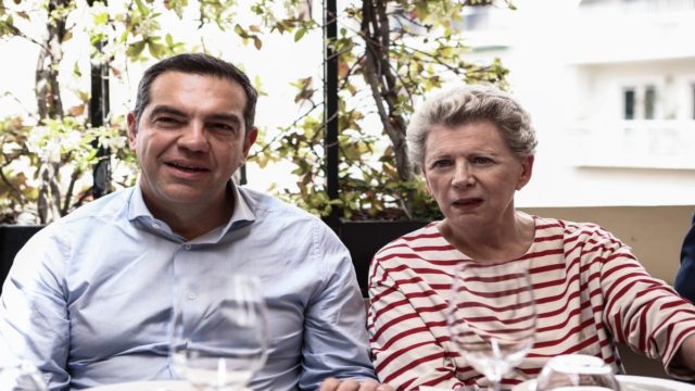«Χρειάζεται να πάρει…» – Η Έλενα Ακρίτα αποκάλυψε το πολιτικό μέλλον του Αλέξη Τσίπρα (Video)
