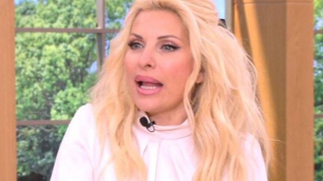 Πανικός για την Ελένη Μενεγάκη – «Μπήκα στη θάλασσα με ουρλιαχτά…»