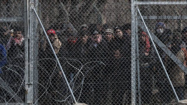 Κυβέρνηση για μετανάστες στον Έβρο: Είμαστε σε επικοινωνία με την Άγκυρα – Θα αποτραπεί κάθε παράνομη διέλευση αλλοδαπού