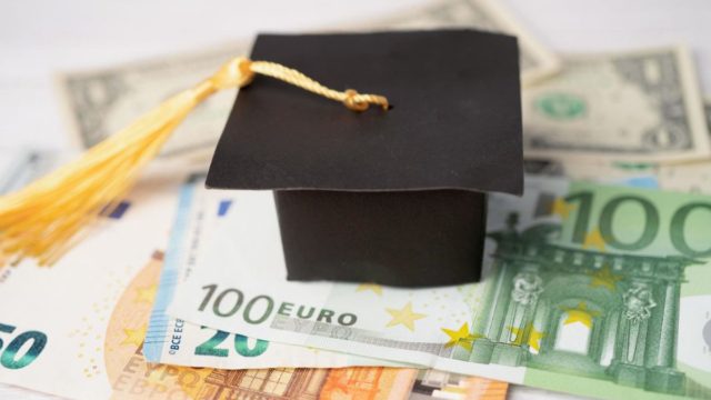 «Συναγερμός» με το επίδομα των 2.000 ευρώ – Χαρμόσυνη εξέλιξη για χιλιάδες φοιτητές