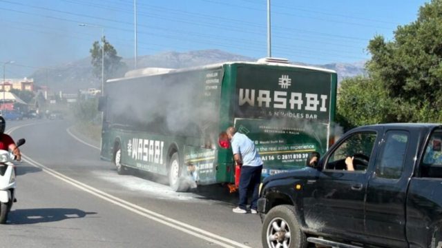 Τρόμος στο Ηράκλειο: Λεωφορείο γεμάτο κόσμο άρπαξε φωτιά εν κινήσει – Πανικός επικράτησε στο σημείο (photos)