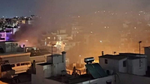 Συναγερμός στο Βύρωνα: Φωτιά σε μονοκατοικία – Καίγεται ολοσχερώς