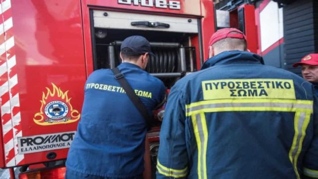 Συναγερμός στους Αμπελόκηπους: Ξέσπασε φωτιά σε διαμέρισμα – Τραυματίστηκε ηλικιωμένη