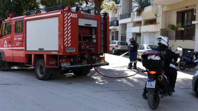 Φρικτός θάνατος στη Λάρισα για πατέρα δύο παιδιών – Πήρε φωτιά σε μπαλκόνι και πέφτοντας καρφώθηκε σε κάγκελα