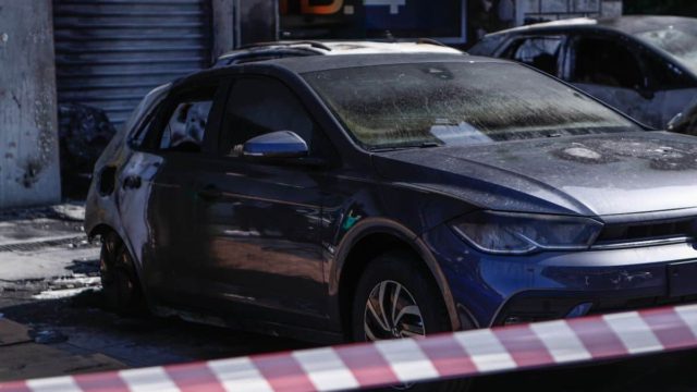 Φωτιά σε υπόγειο πάρκινγκ στον Πειραιά – Μεγάλη κινητοποίηση της Πυροσβεστικής στο σημείο
