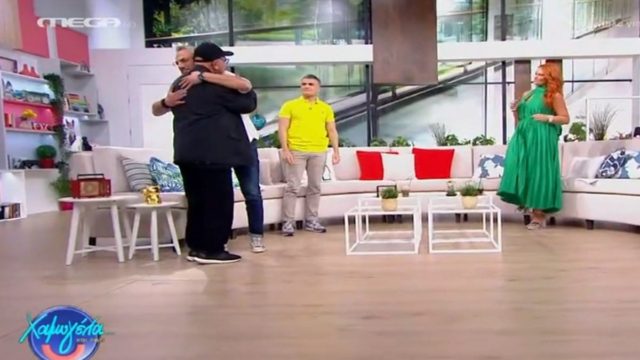“Πεθερός” και “γαμπρός” μαζί! Η σφιχτή αγκαλιά του Γιάννη Ζουγανέλη με τον Νίκο Συρίγο μετά τις φήμες ότι διατηρεί σχέση με την κόρη του, Ελεωνόρα (Video)