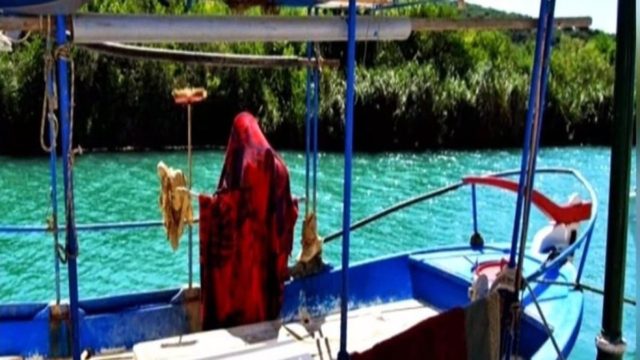Το μικρό, γραφικό χωριό που “κόβει την ανάσα” με την ομορφιά του: Βρίσκεται δίπλα στο ποτάμι και έγινε πόλος έλξης χιλιάδων τουριστών από όλο τον κόσμο (Video)
