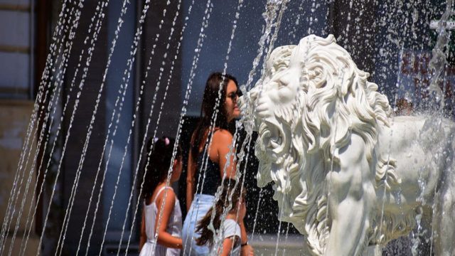 Κόκκινος «συναγερμός» από το meteo – «Κορυφώνεται η ζέστη από την Παρασκευή…»
