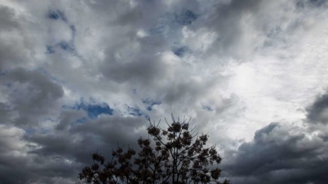 Καιρός σήμερα 9/6: Ηλιοφάνεια με καταιγίδες από το μεσημέρι και μετά – «Καμπανάκι» Αρναούτογλου, Αρνιακού, Μαρουσάκη